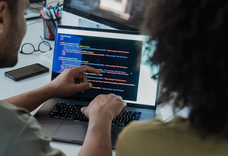 Tu codes, mais tu n’as pas l’impression d’avancer ? Peut-être que ce n’est pas toi le problème.